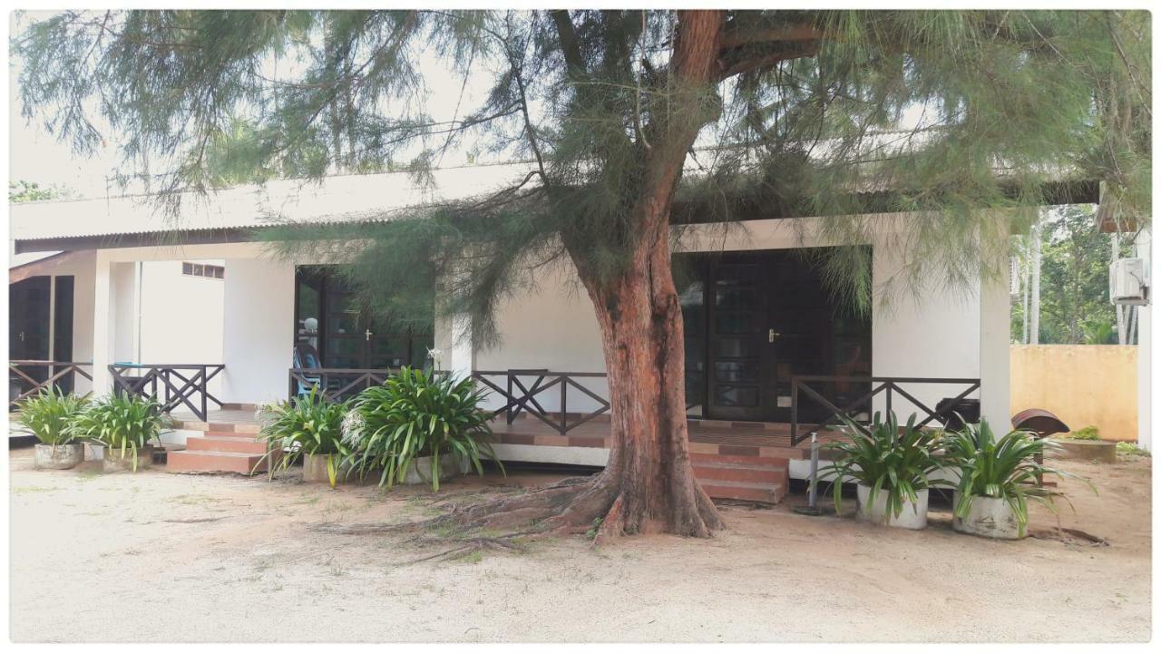 Bayu Melawi Chalet Hotel Bachok Exterior photo