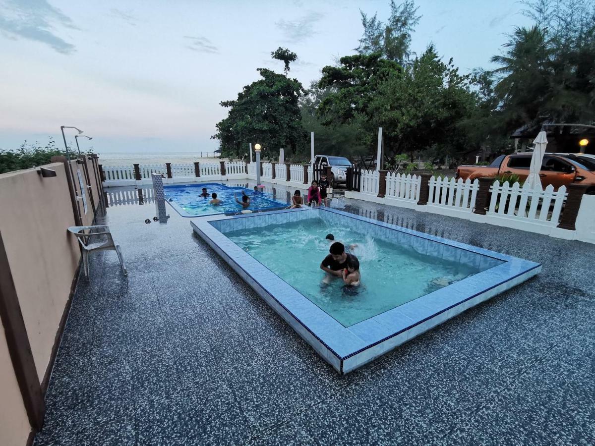 Bayu Melawi Chalet Hotel Bachok Exterior photo
